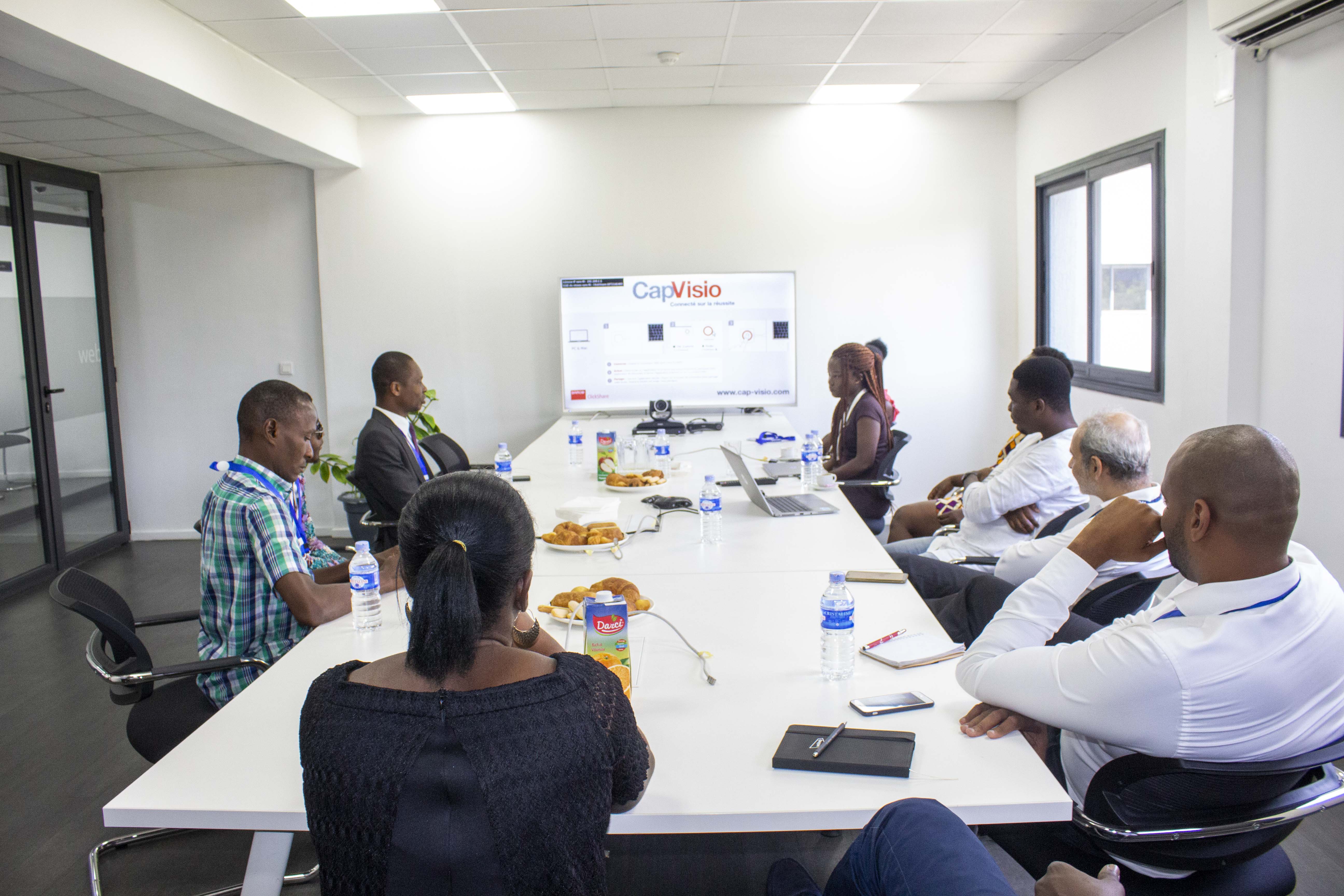 Visite de Administrateur de l’AEJ, M. Jean Louis KOUADIO à WebHelp